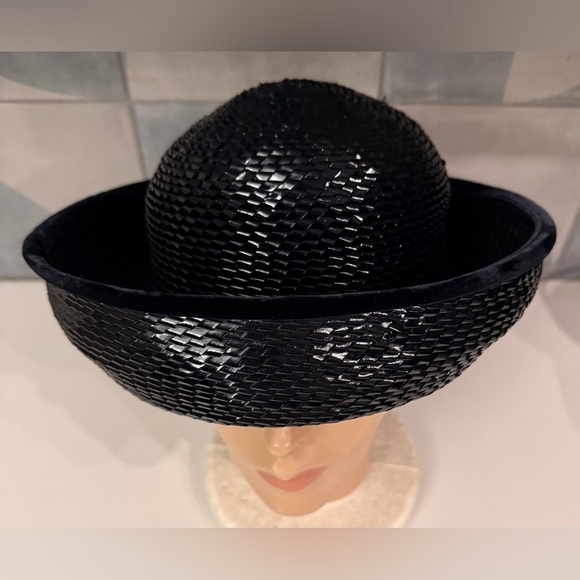 Vintage navy woven hat with velvet bow and trim. - Picture 1 of 11